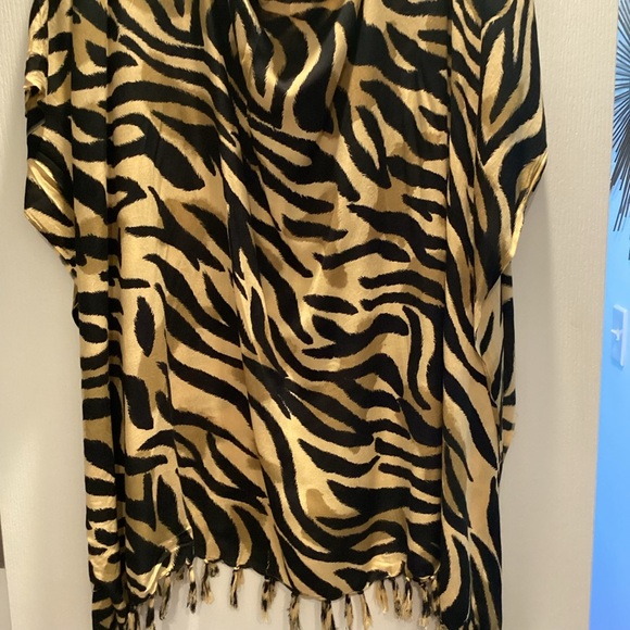 Zebra Print Caftan Top - Picture 2 of 4